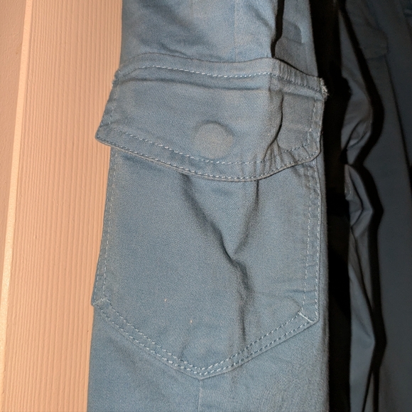 Plus size 22w Cargo Capris - Picture 3 of 4